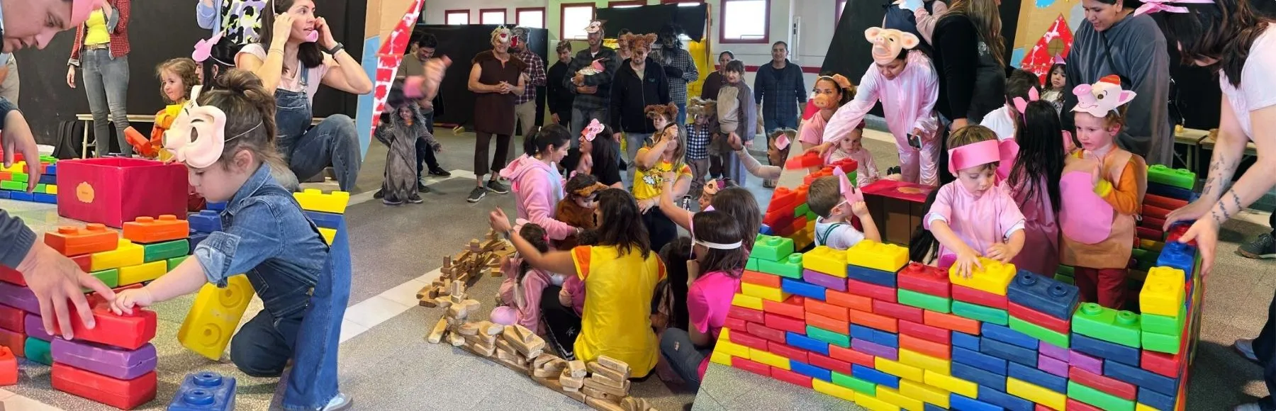 Estudiantes en el taller de Expresión Corporal