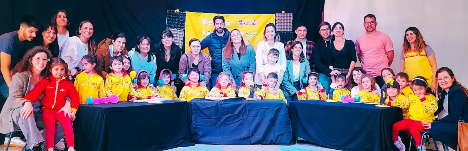 Celebración del proyecto de radio con las familias - Los Héroes del Sol