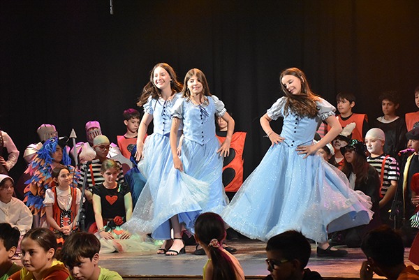 Alicia en el País de las Maravillas en el Teatro Verdi